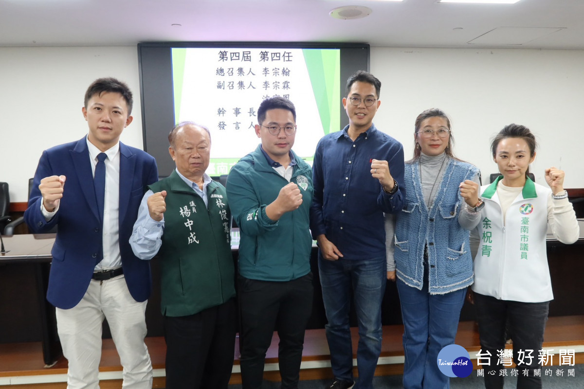 南市議會民進黨團三長交接　李宗翰新任總召