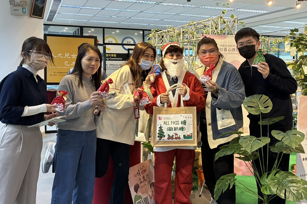 桃園市政府衛生局舉辦大專院校微型體驗心理健康活動,讓學生喘口氣。<br />