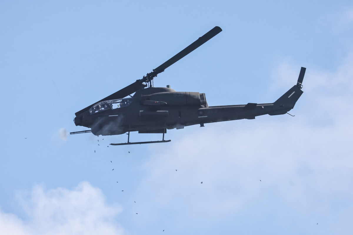 我陸軍航特部AH-1W「超級眼鏡蛇」攻擊直升機實施20機砲實彈射擊訓練。（圖／資料照片，圖源：翻攝自中華民國陸軍Facebook）