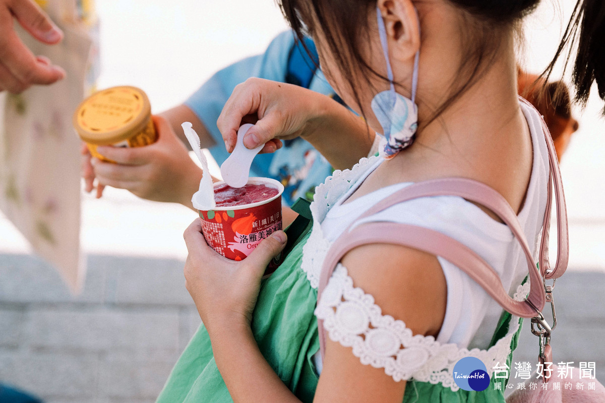 現場品嘗全台首款有機冰淇淋，體驗健康與永續理念的美味創新。