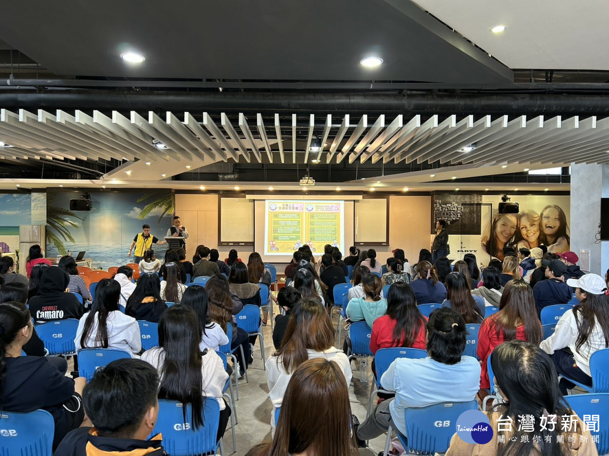 中壢警深入企業宣導，提醒移工守法自保、遠離犯罪。