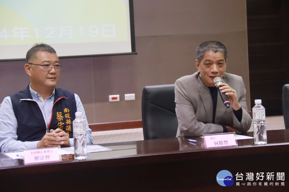 議長何勝豐期許縣府與鄉鎮長都要同心協力求發展。（記者扶小萍攝）