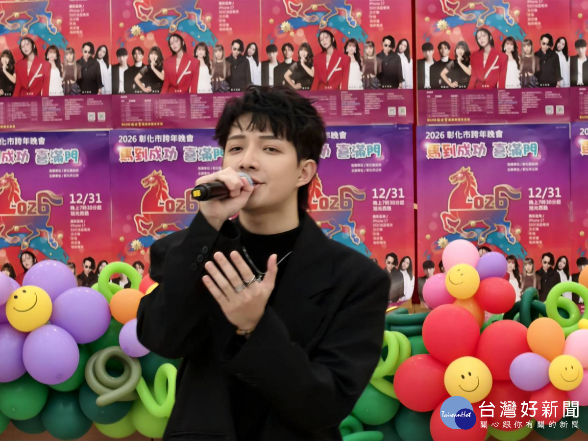 歌手陳竟飛演唱。圖／記者鄧富珍攝