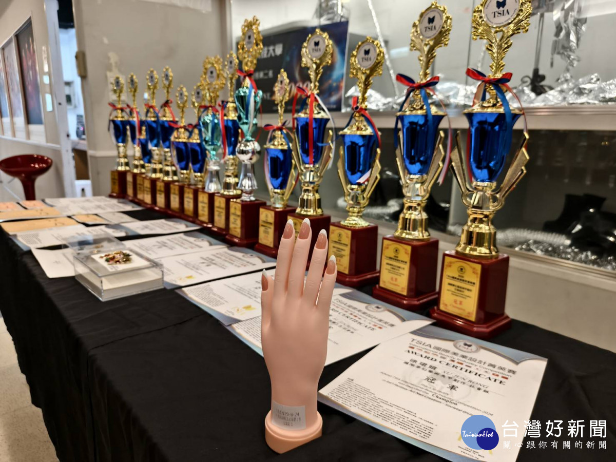 建國科大再創佳績連七年奪國際宴會創意化妝冠軍。圖/記者鄧富珍攝