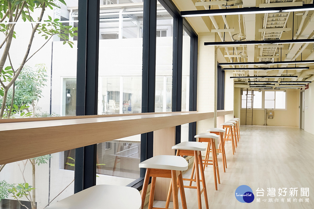 長庚大學宿舍新空間明亮開放、通透舒適，讓學生能自在地學習、休憩與交流。