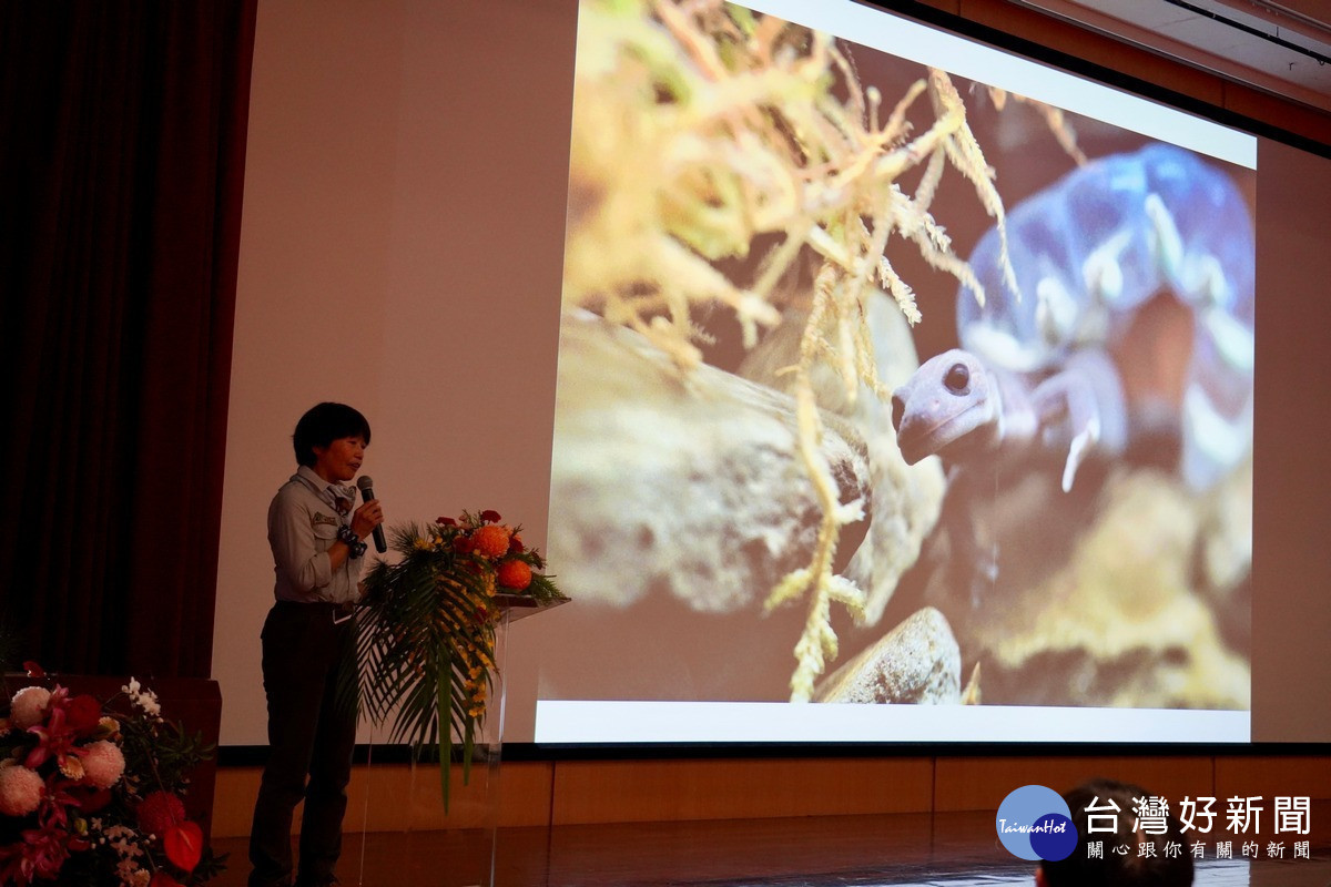 阿里山山椒魚觀察札記》作者玉管處印莉敏聘用研究員分享。