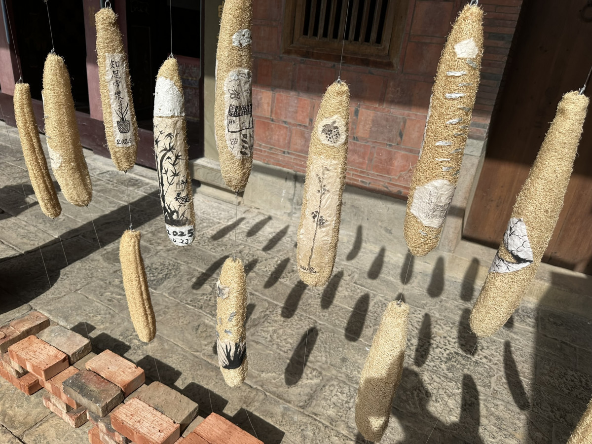 鴻梅國際藝術村駐村藝術家高安柏與內立社區合作完成的作品將於張氏家廟中展出。