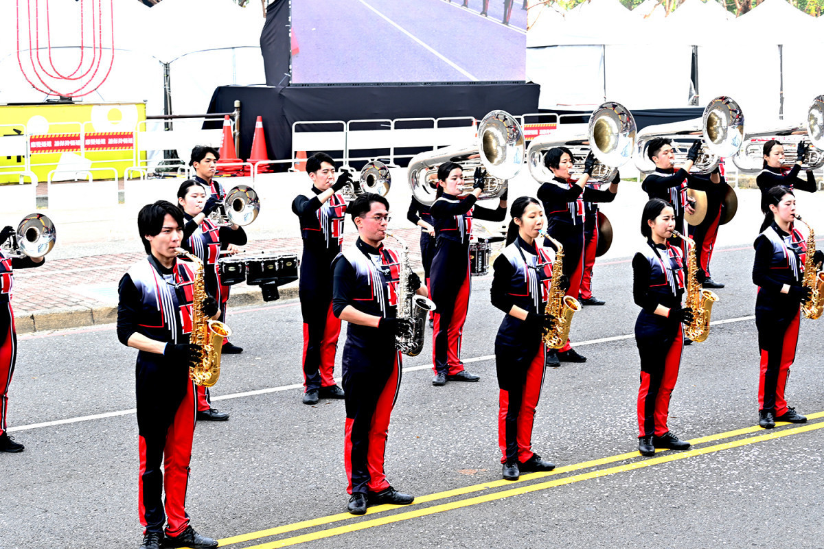 日本奈良學園大學行進樂部壓軸演出。（圖／記者陳致愷攝影）