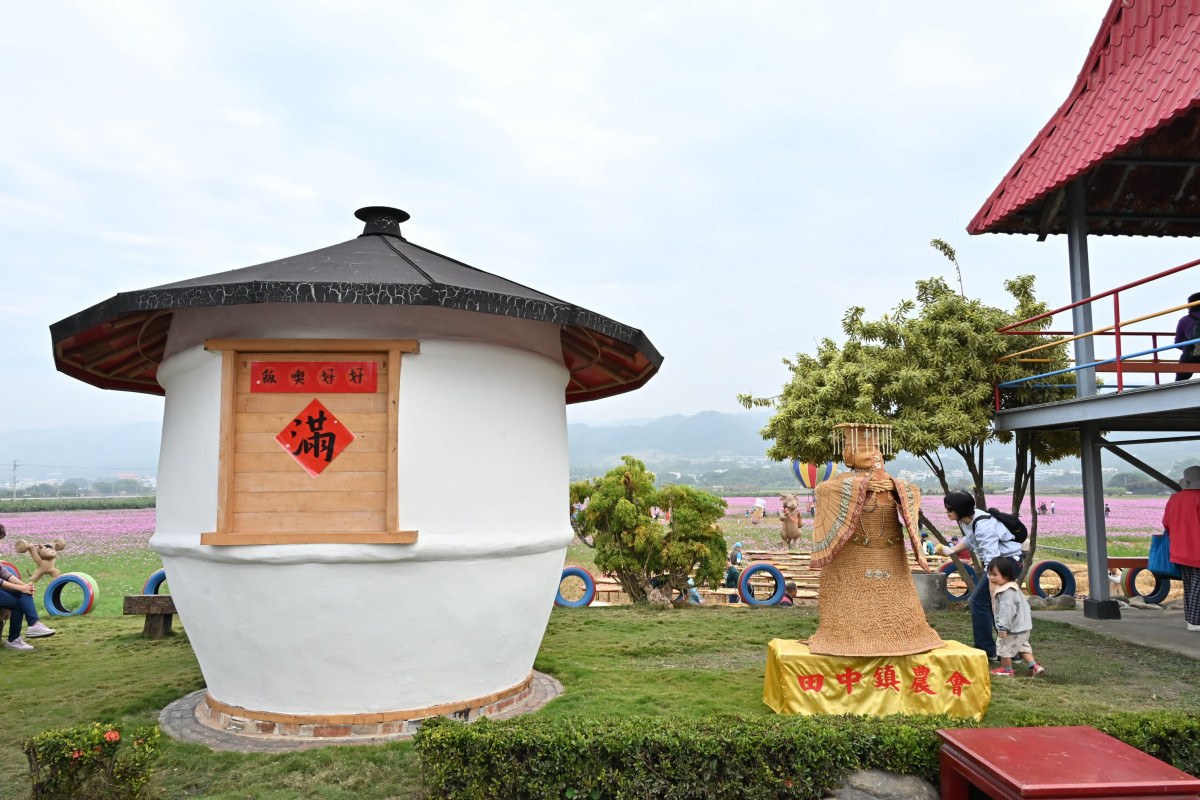 田中稻草藝術節現場景物。圖/記者鄧富珍翻攝