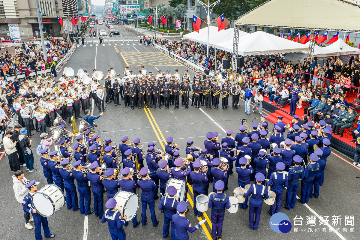 2025嘉義市國際管樂節今天午在市府前中山路，由陸海空三軍四所軍校樂隊，首度以正式節目型式同台較勁／嘉義市府提供