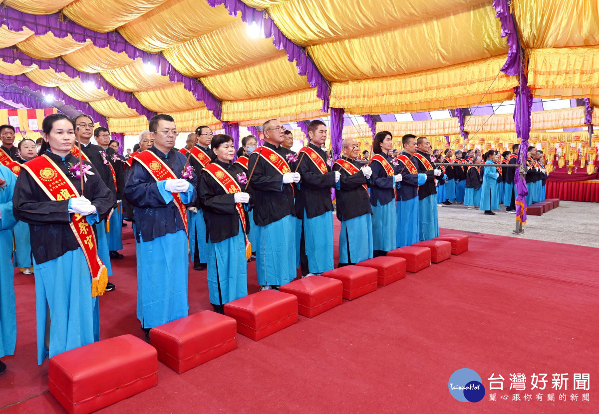 苗栗舉辦5天龍華聖會　鍾東錦率縣府主官管行儒宗三獻禮祝壽
