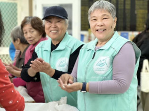 橫山學堂歲末圍爐搓湯圓。