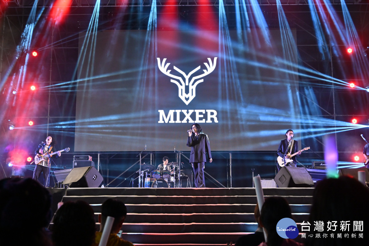 群星齊聚彰化歲末演唱會，3.5萬人歡唱迎接2026新年。圖／彰化縣政府提供