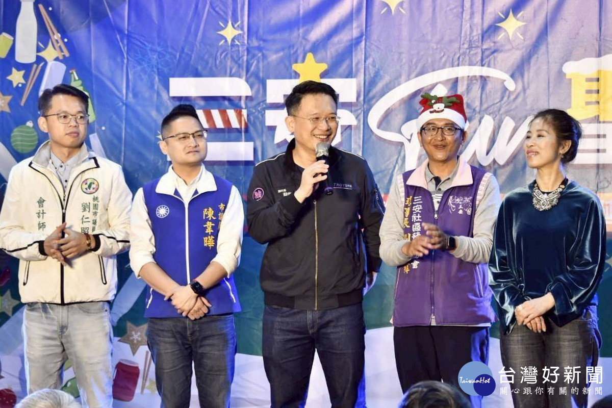 桃園市副市長蘇俊賓於「三安Fun聖誕·瓶安筷樂聖誕音樂節暨客家文創市集」活動中致詞。<br />

