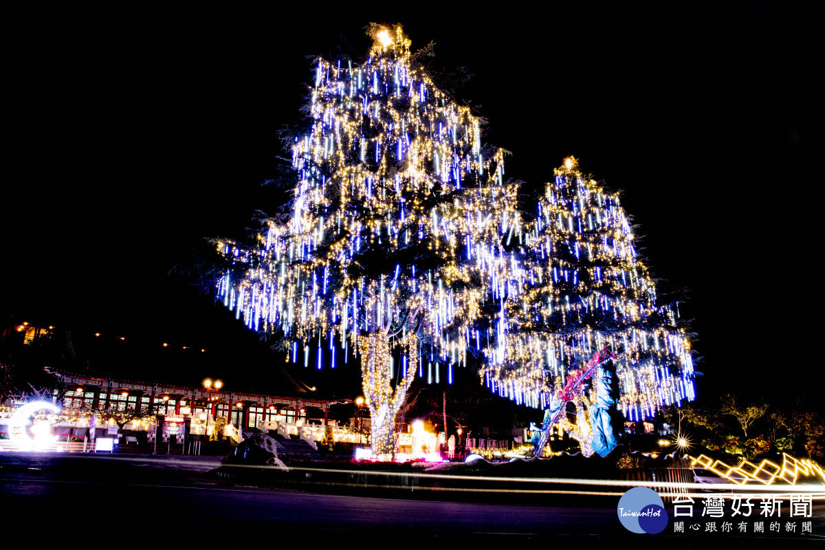 點亮全臺最高耶誕樹　山谷燈光節閃耀梨山