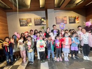 從受助到助人，秀枝餐飲連14年招待家扶兒聖誕大餐