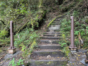 庫哈諾辛山登山口設置完成「雙向人員流量計數器」現況。（玉管處提供）