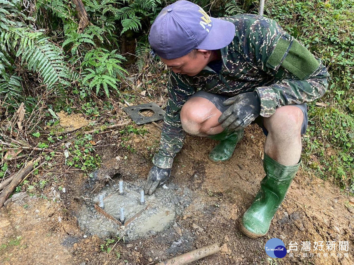 「雙向人員流量計數器」地籠開挖灌漿作業實況。（玉管處提供）