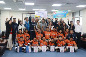 許縣長接見新街少棒隊員與教練團等。（記者扶小萍攝）