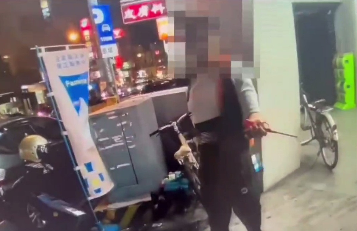 男子持刀上街嚇壞路人　警急出快打部隊到場制伏