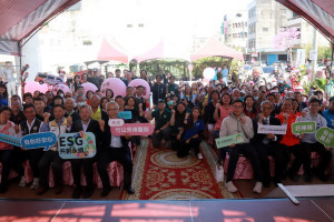 首家失智型日照中心盛大開幕。（記者扶小萍攝）