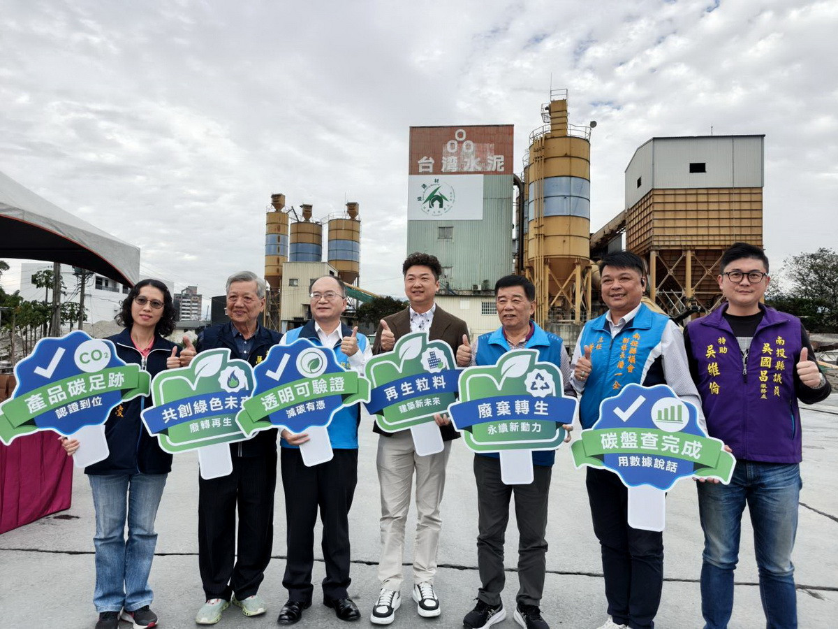 吳國昌議員等也支持碳排放需透明化。(環保局提供)<br />
<br />
<br />