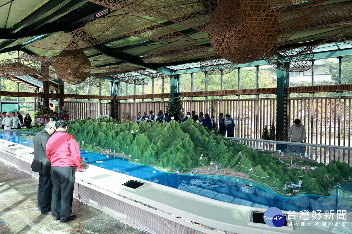 全台最大地理立體模型亮相。（縣府提供）