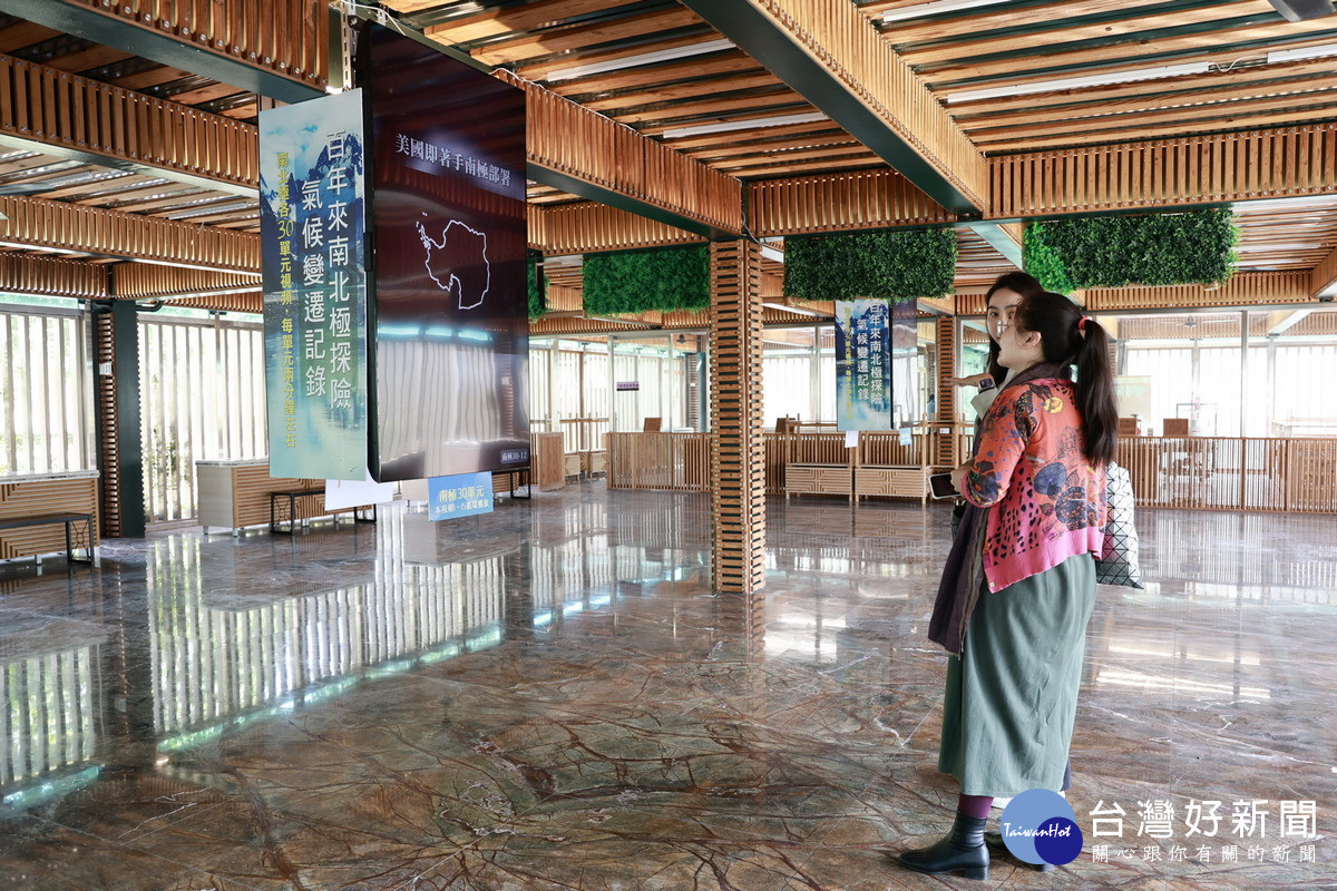 展示百年來南北極探險與氣候變遷紀錄。（縣府提供）