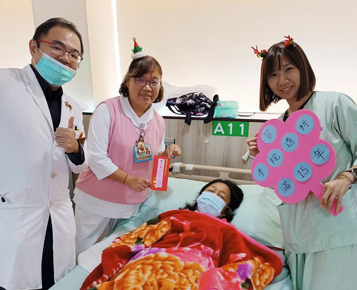 部桃透析室聖誕同歡　陪腎友走過長路