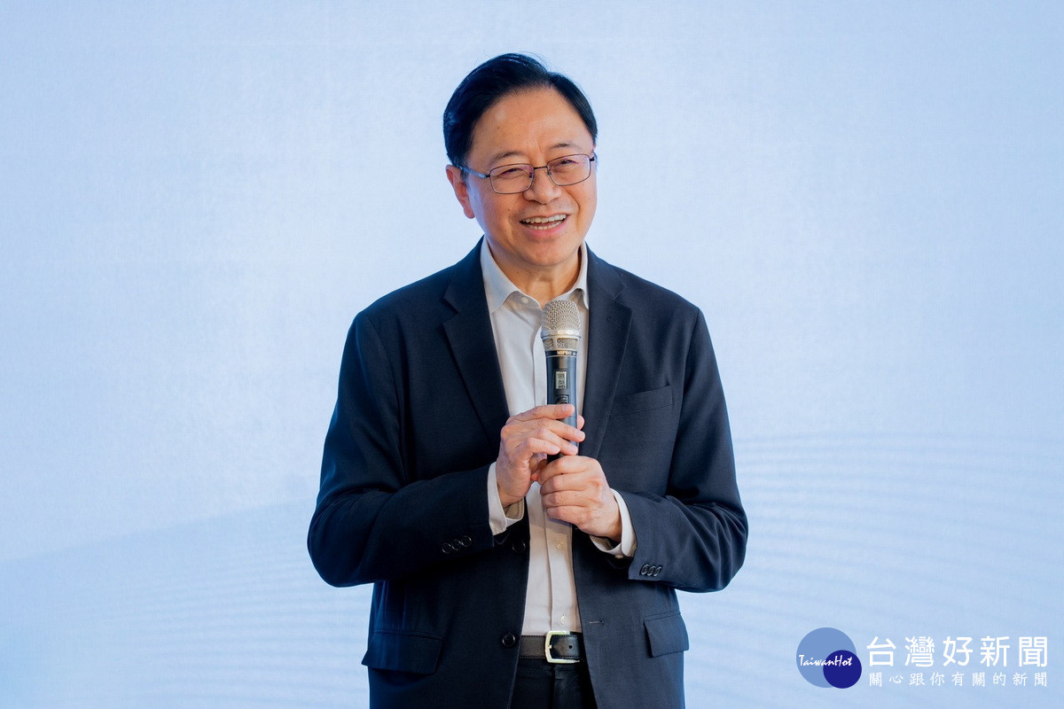 桃園市長張善政於「文欣國小AI智慧教室啟用」中致詞。<br />
