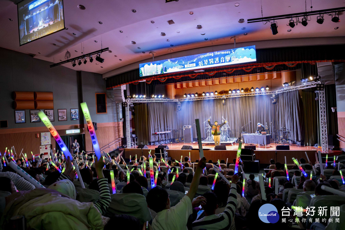 首場音樂會邀請饒舌教父大支-以充滿生命力與社會關懷的歌詞觸動人心,唱出彰化的美與人情的溫暖。圖/彰基醫院提供