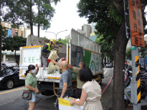 連假期間的清潔隊仍正常收運不中斷。