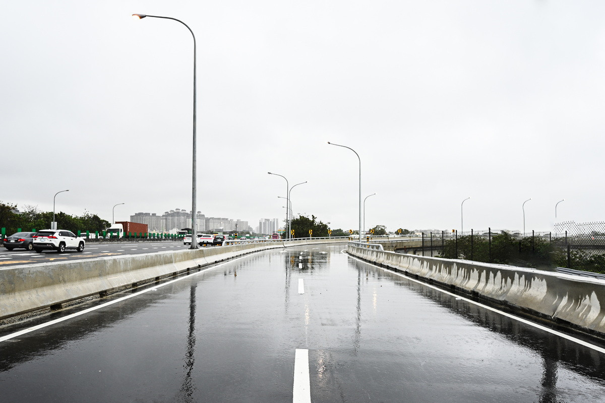 國道 1 號中豐交流道新建工程」正式通車。<br />
