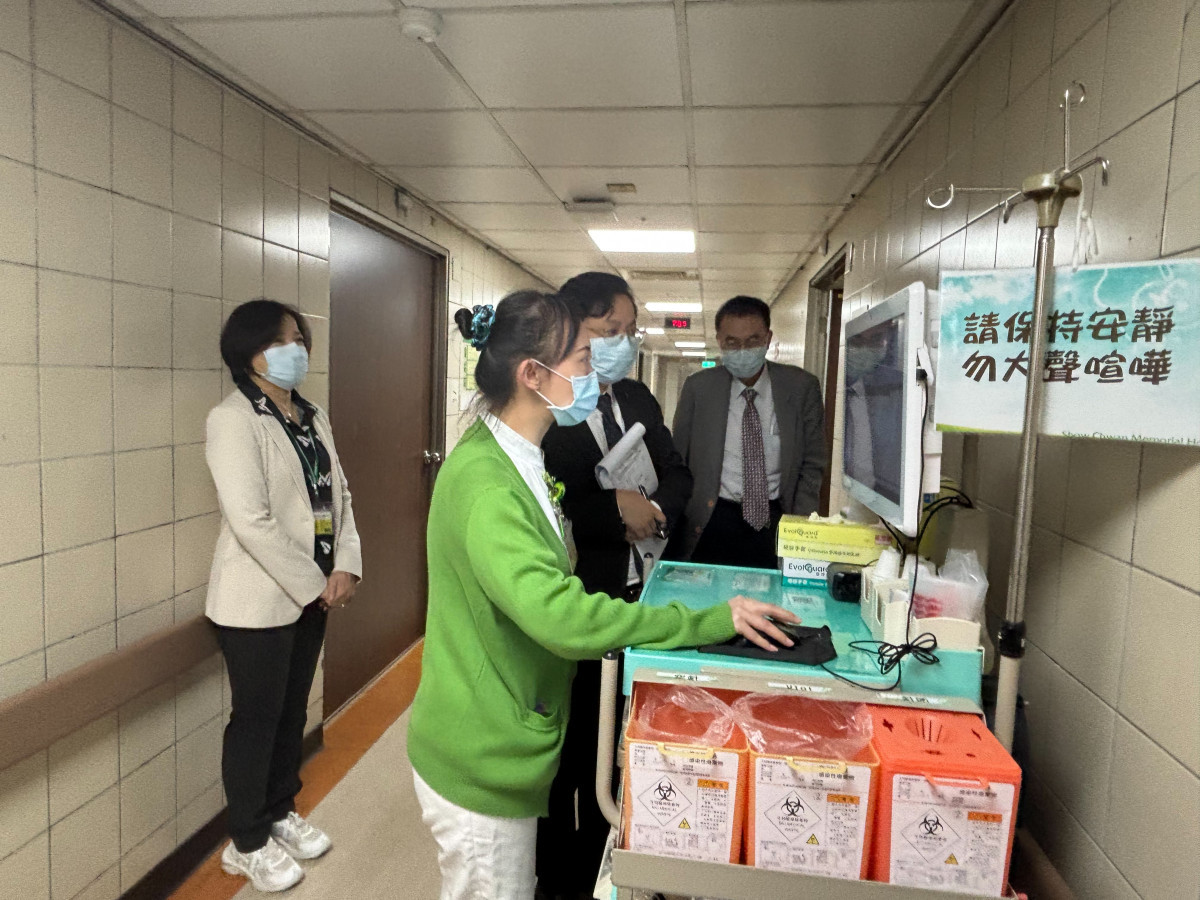 德國萊茵國際驗證的評審委員到彰化秀傳病房區現場稽核。圖／秀傳醫院提供