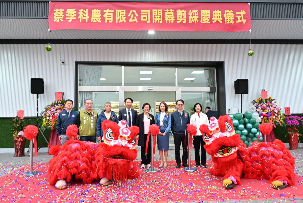 彰化智慧農業再添生力軍，全環控水耕蔬菜業者蔡季科農開幕。圖／彰化縣政府提供