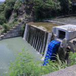 台中市府主導開發的「食水嵙溪排水小水力發電廠」已於去年正式啟用。