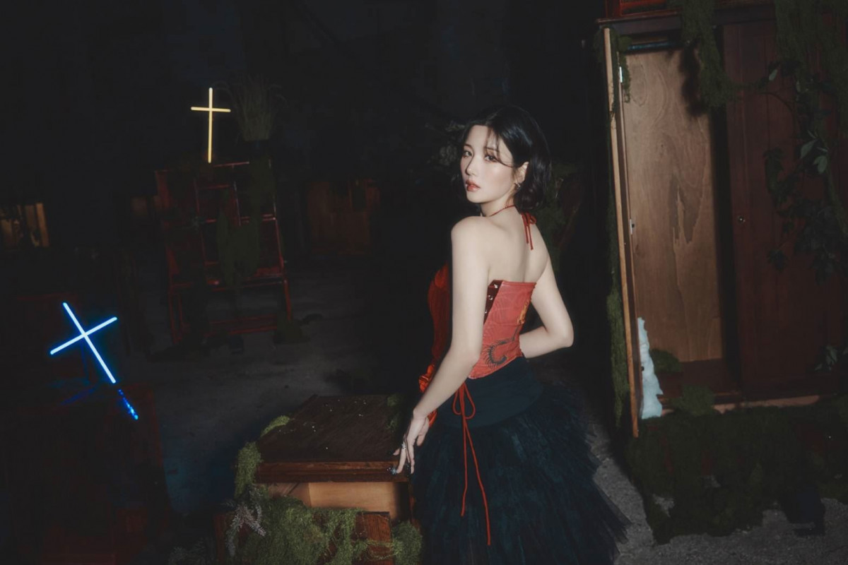 權恩妃KWON EUNBI透露特別準備紅色造型，希望粉絲能感受到濃濃的跨年期待感。（圖／高雄市政府新聞局、年代提供）