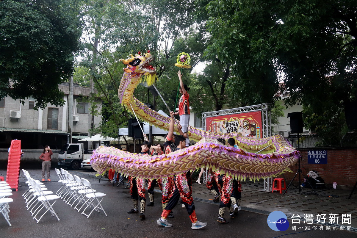 營北國中的龍隊再度現身祈求帶來好運。（記者扶小萍攝）