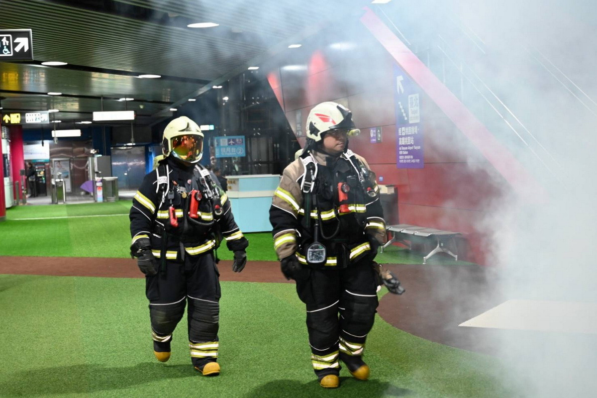 為維持「2026桃園ON AIR跨年晚會」安全，桃捷公司攜手警消單位完成「危安事件強化演練」。<br />
