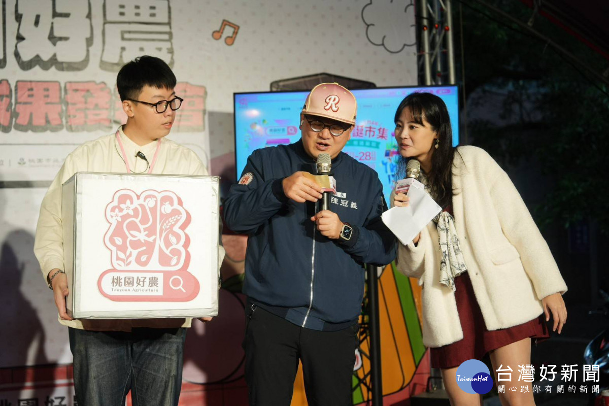 農業局長陳冠義於會中抽出大獎幸運兒。