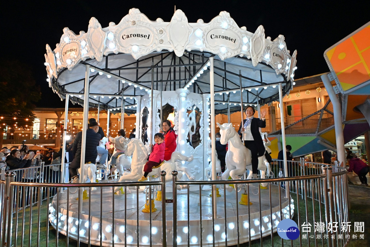 今年月影燈季結合馬年意象,攜手跳跳馬Rody與櫻桃小丸子雙IP聯名,打造童趣十足。圖/彰化縣政府提供
