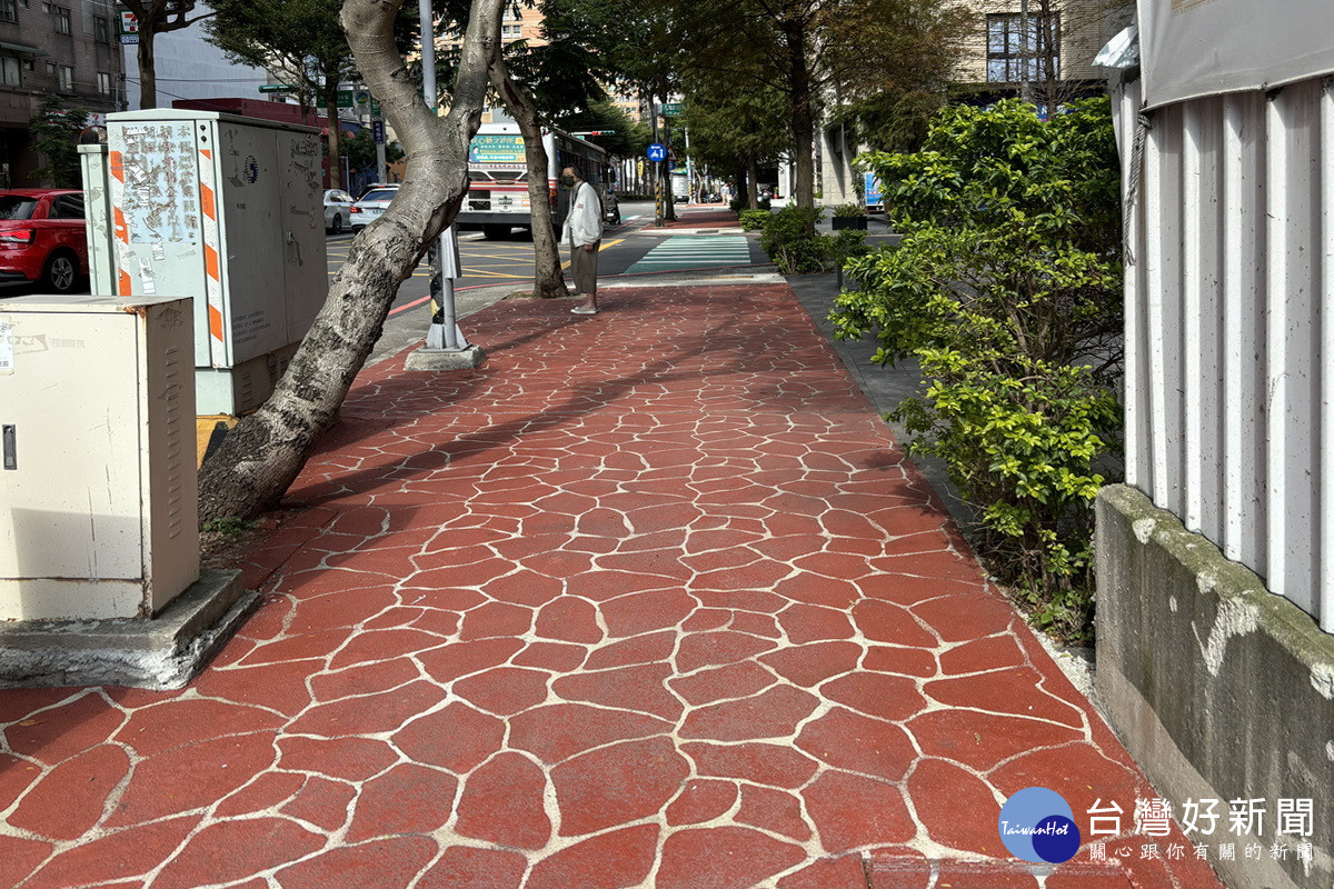 桃園區經國街廓-人行道鋪面改善工程。<br />
