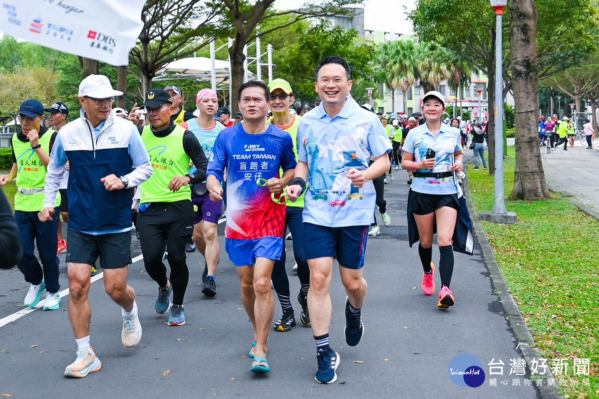 實現一年前的約定　蘇俊賓化身盲人環台路跑陪跑員