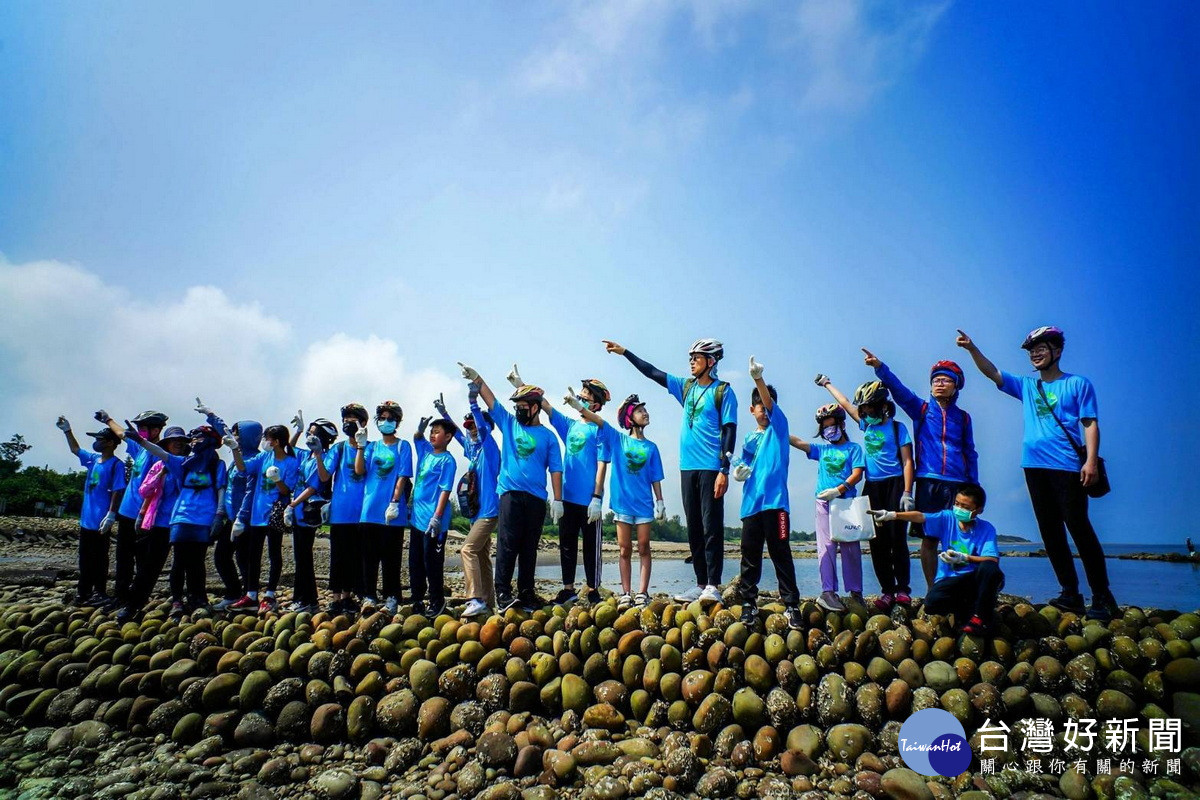桃園綠旗認證連4年全國第一,社子國小獲永久綠旗(R3)再創環境育新里程碑。