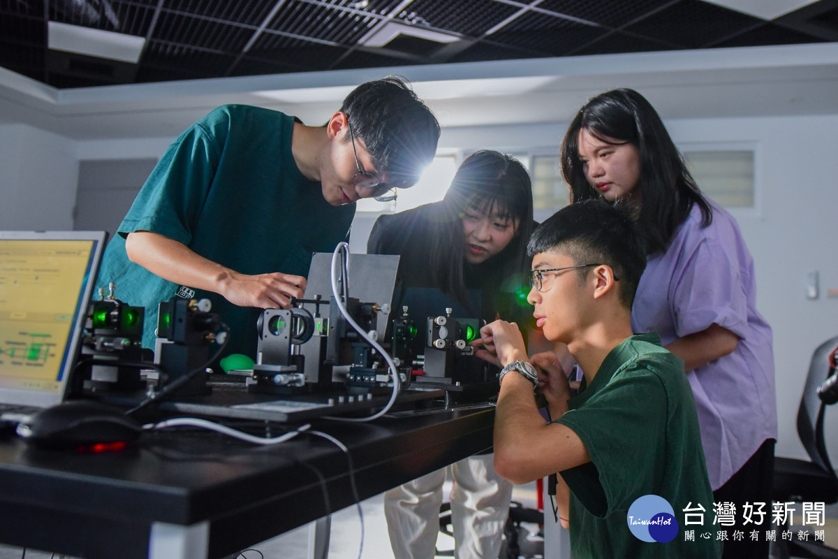 中原大學持續投入教研資源，強化科學研究與人才培育，學士班新生註冊率連續六年100%。<br />
<br />
