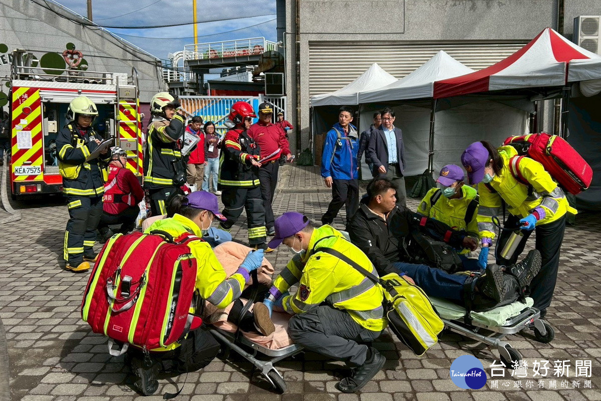 確保2026桃園ON AIR跨年晚會「安全零死角」,桃園市府整合警消實兵演練防範突發事故。