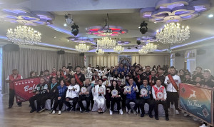 許縣長於心園辦慶功宴接見世界原民運動會獲獎選手等。（記者扶小萍攝）