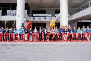 明新科技大學舉行明新學苑剪綵啟用儀式。