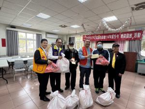 阿聰師特別攜手社團法人台中市大甲正勤愛心協會與立揚獅子會，舉辦「冬令救濟送暖活動」。圖/阿聰師