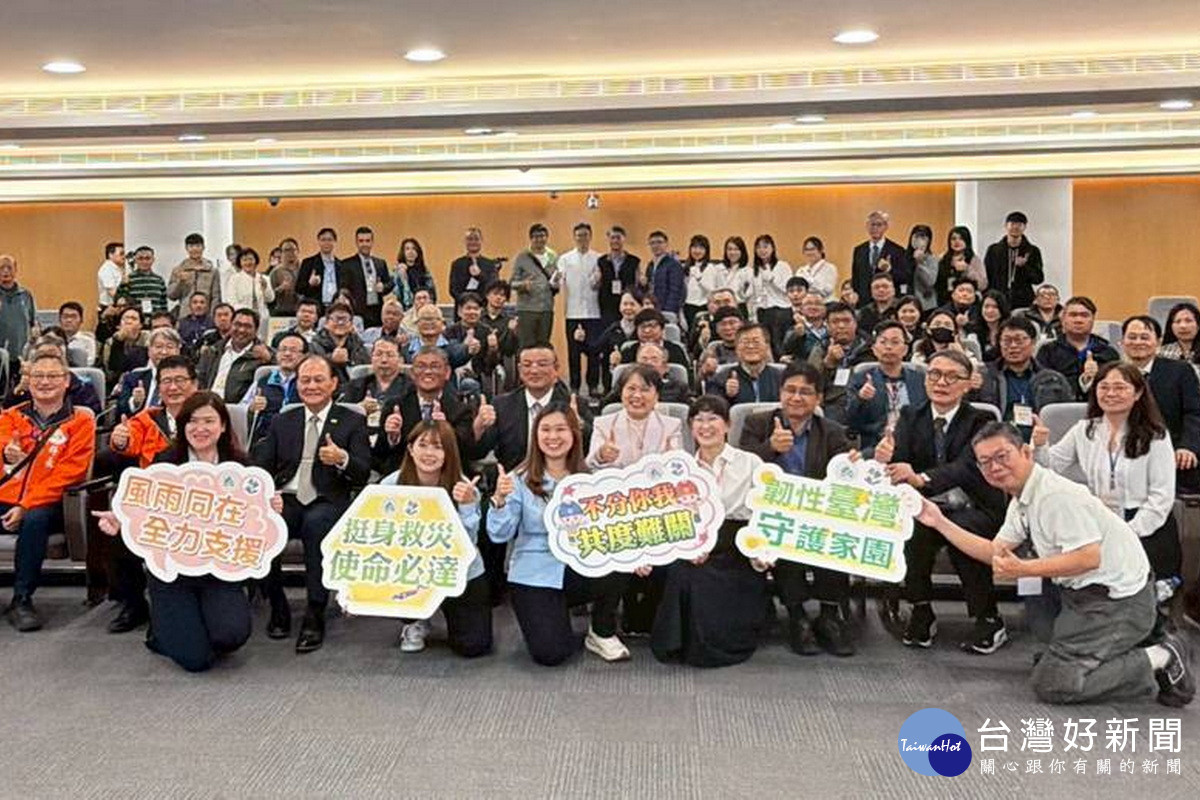 內政部辦理馬太鞍溪救災感恩茶會合照。